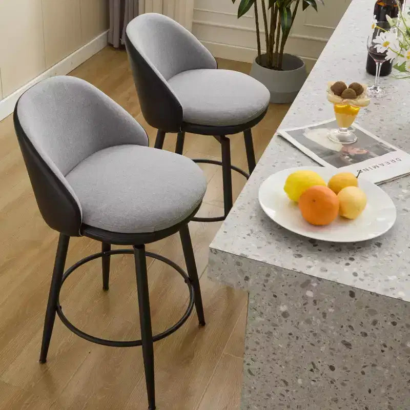 Set di 2 sgabelli da bar girevoli, in pelle sintetica e lino, schienale basso, nero e grigio / marrone / marrone e beige