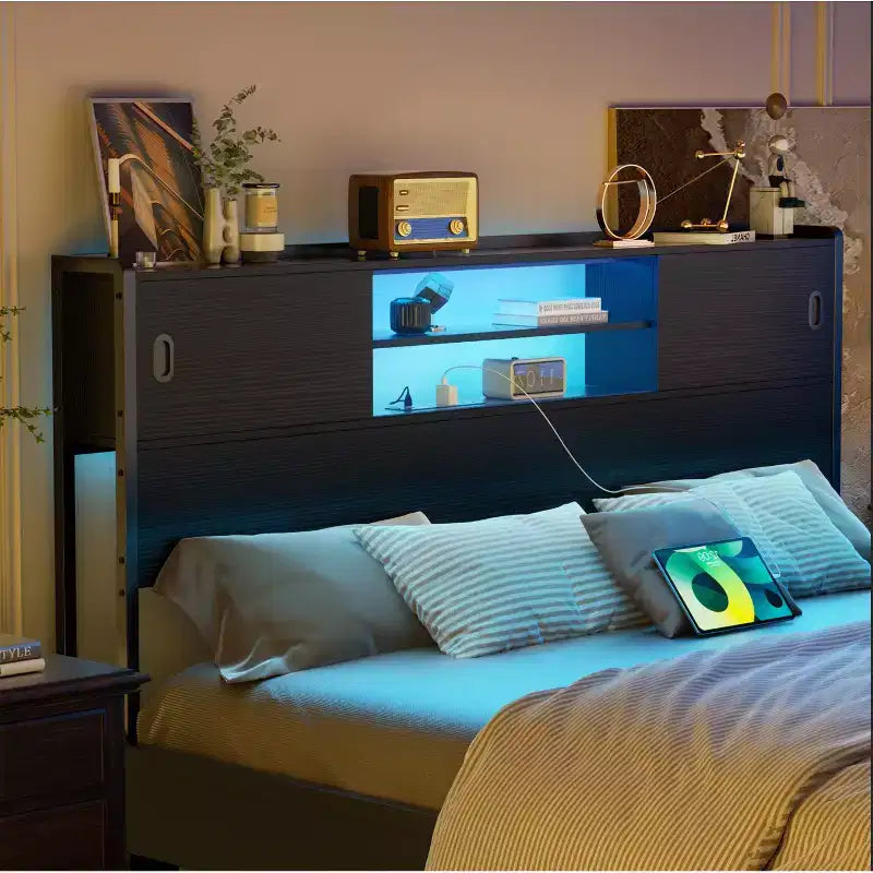 Testata Letto Piattaforma in Metallo Nero con Luci LED, Contenitore e Stazione di Ricarica, Misura Matrimoniale/Queen