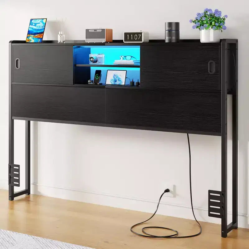 Testata Letto Piattaforma in Metallo Nero con Luci LED, Contenitore e Stazione di Ricarica, Misura Matrimoniale/Queen