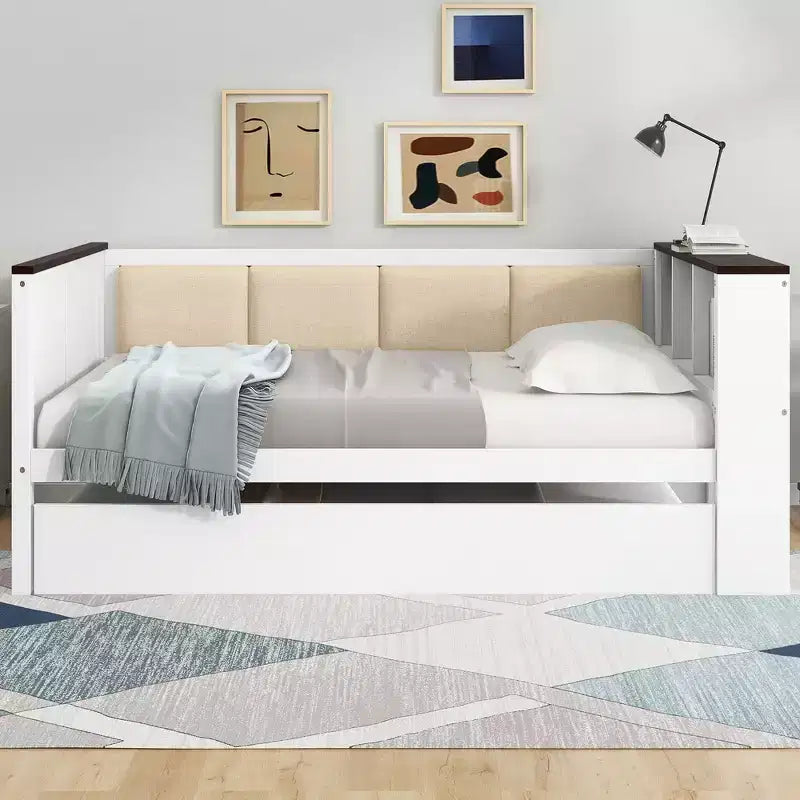 Divano-letto imbottito grigio e in legno naturale con letto estraibile, per 2 persone