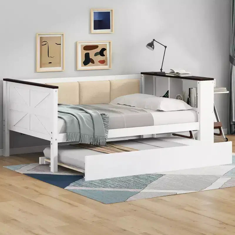 Divano-letto imbottito grigio e in legno naturale con letto estraibile, per 2 persone