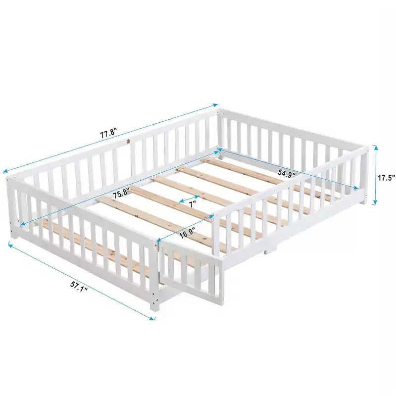 Letto a pavimento con struttura a casetta, con porta e recinzione, colore grigio/naturale/bianco, una piazza e mezza, per 1 bambino